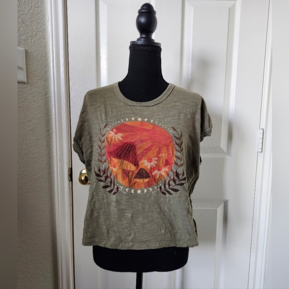 Natural Life Olive Green Tee Mushroom Club Fungi Sun Rays Moon M